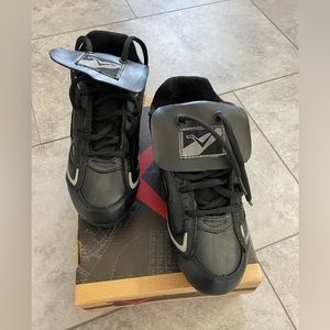 NIB youth baseball/softball cleats SZ 4.5
